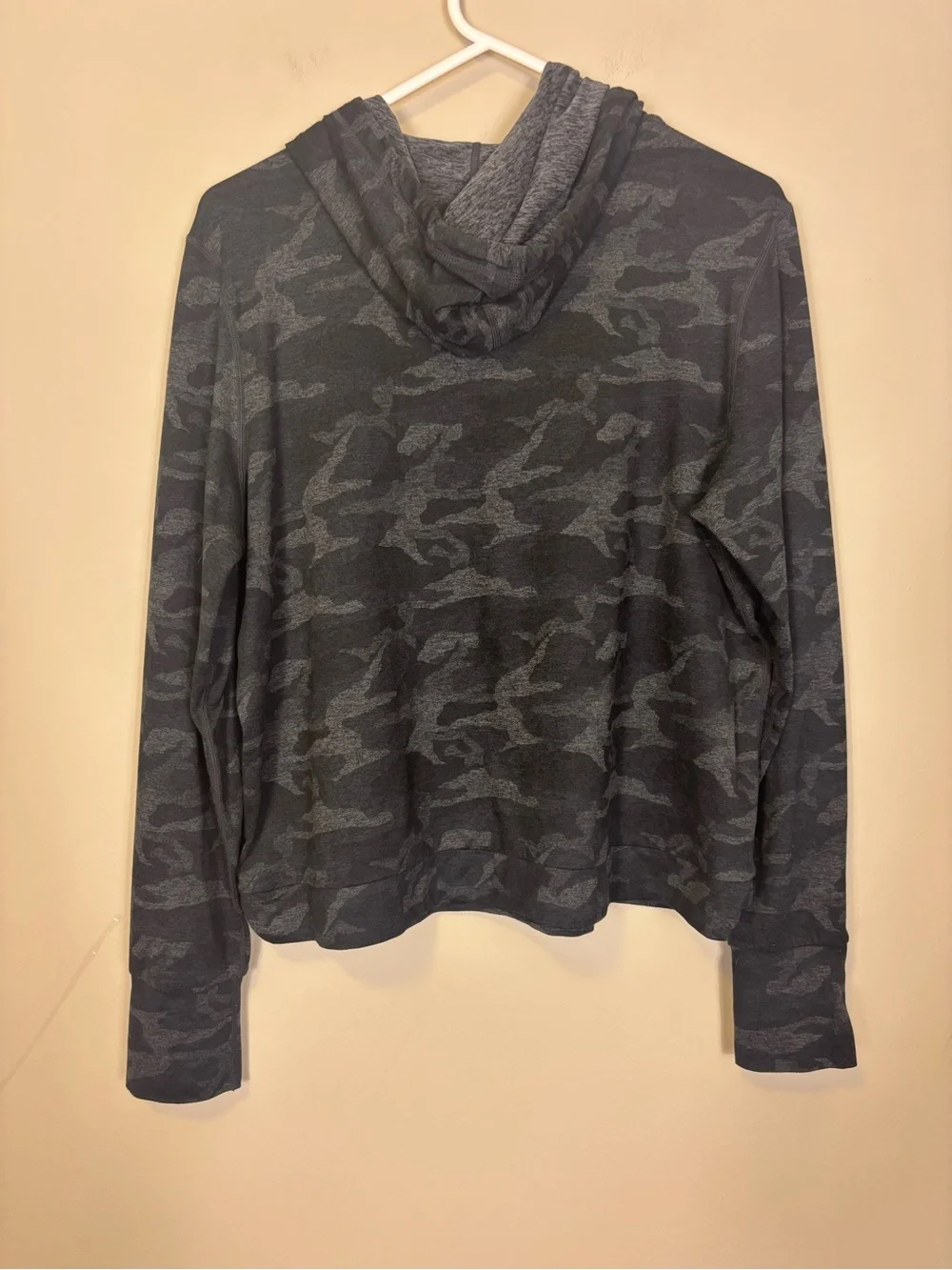 Vuori Women’s Dark Grey & Black Camo Pullover Hoodie
